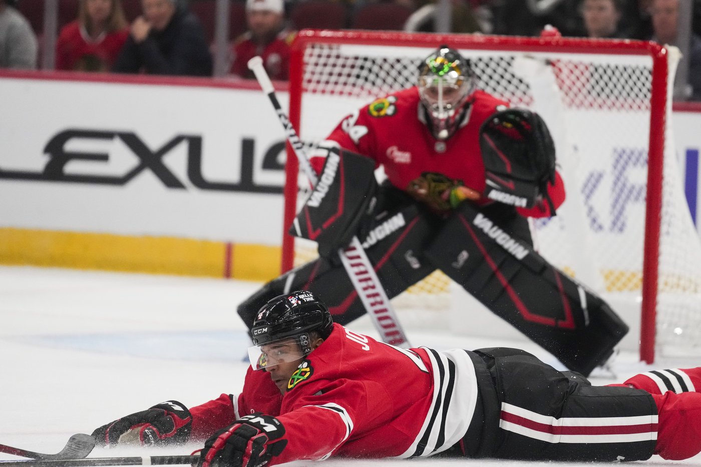 Bertuzzi helps Chicago beat San Jose 4-2 in the Blackhawks' home opener | iNFOnews.ca Bertuzzi helps Chicago beat San Jose 4-2 in the Blackhawks' home opener | iNFOnews.ca