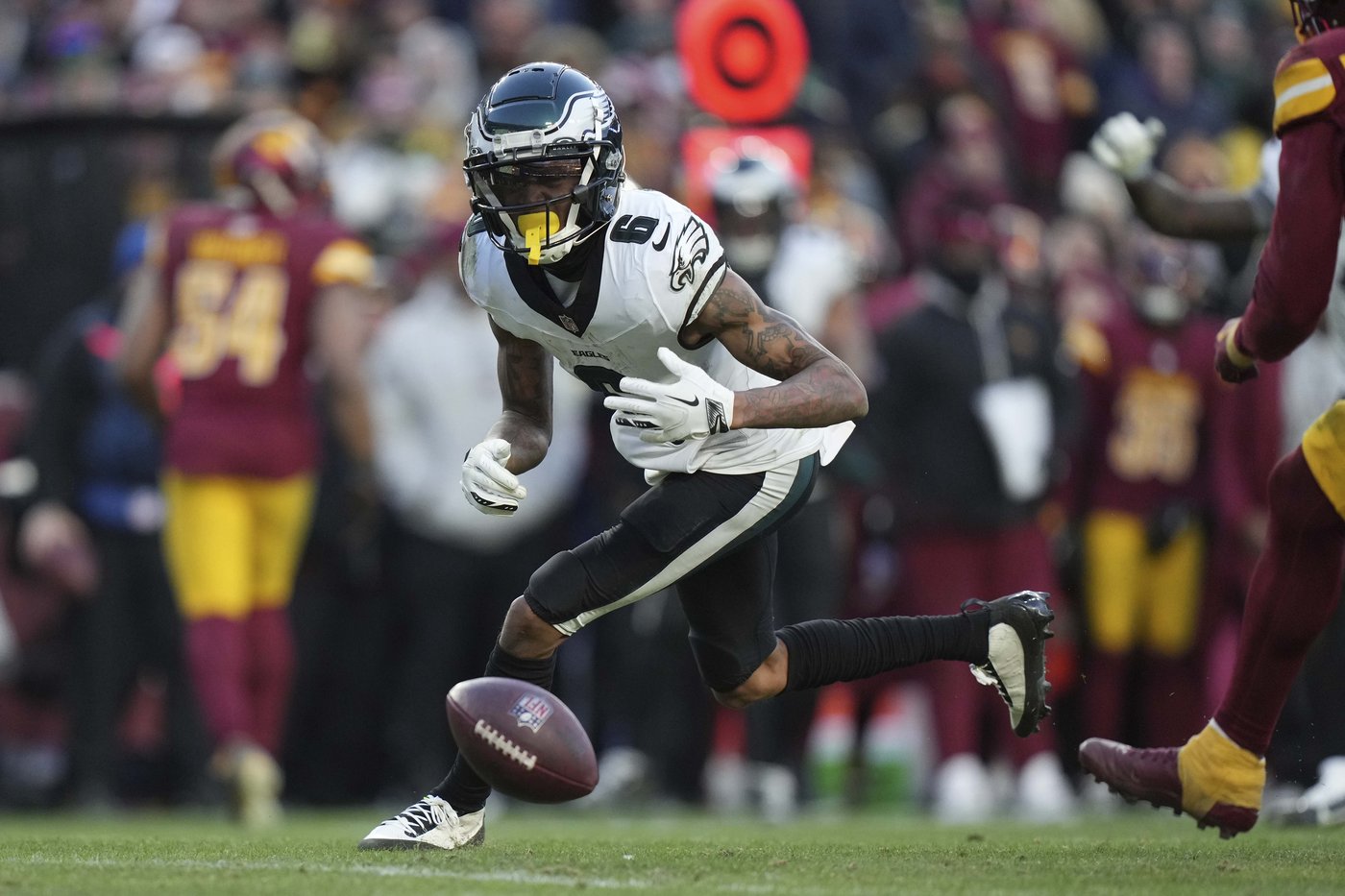 Jalen Hurts leaves with a concussion as the Eagles' winning streak ends at 10 | iNFOnews.ca Jalen Hurts leaves with a concussion as the Eagles' winning streak ends at 10 | iNFOnews.ca