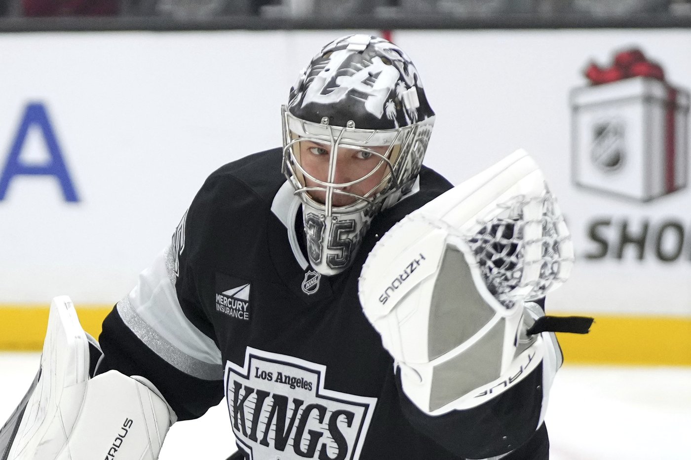 Kuemper, Kings hold red-hot Wild under wraps 4-1 to extend win streak to 5 | iNFOnews.ca Kuemper, Kings hold red-hot Wild under wraps 4-1 to extend win streak to 5 | iNFOnews.ca