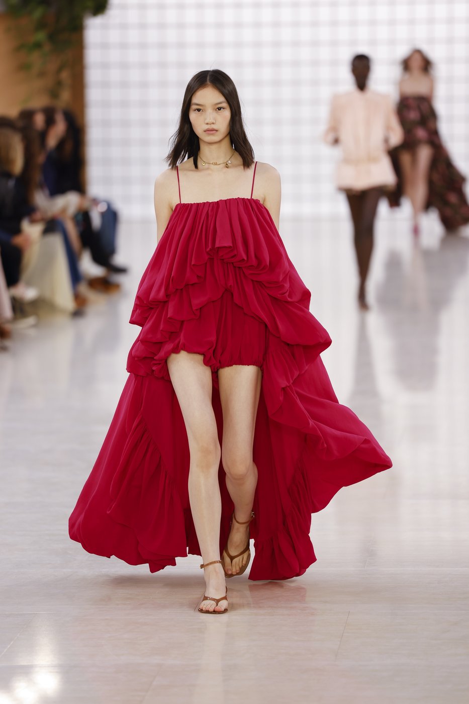 Kamali's sophomore show for Chloé in Paris dazzled with lightness | iNFOnews.ca Kamali's sophomore show for Chloé in Paris dazzled with lightness | iNFOnews.ca