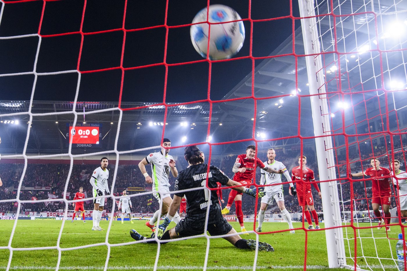 Freiburg survives late onslaught to beat Wolfsburg in Bundesliga thriller | iNFOnews.ca Freiburg survives late onslaught to beat Wolfsburg in Bundesliga thriller | iNFOnews.ca