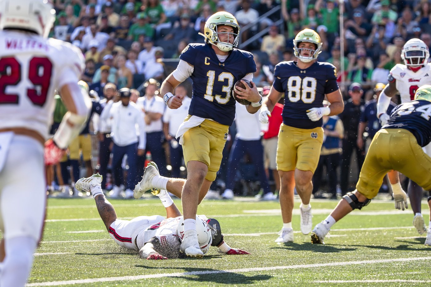 No. 17 Notre Dame shakes off sluggish start in 28-3 win over Miami (Ohio) | iNFOnews.ca No. 17 Notre Dame shakes off sluggish start in 28-3 win over Miami (Ohio) | iNFOnews.ca