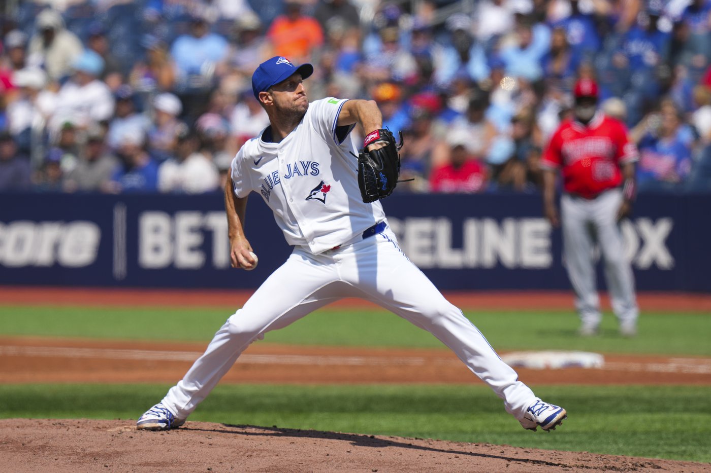 Barger drives in winning run in 11th, Jays top Angels 4-3 for seventh straight win | iNFOnews.ca Barger drives in winning run in 11th, Jays top Angels 4-3 for seventh straight win | iNFOnews.ca