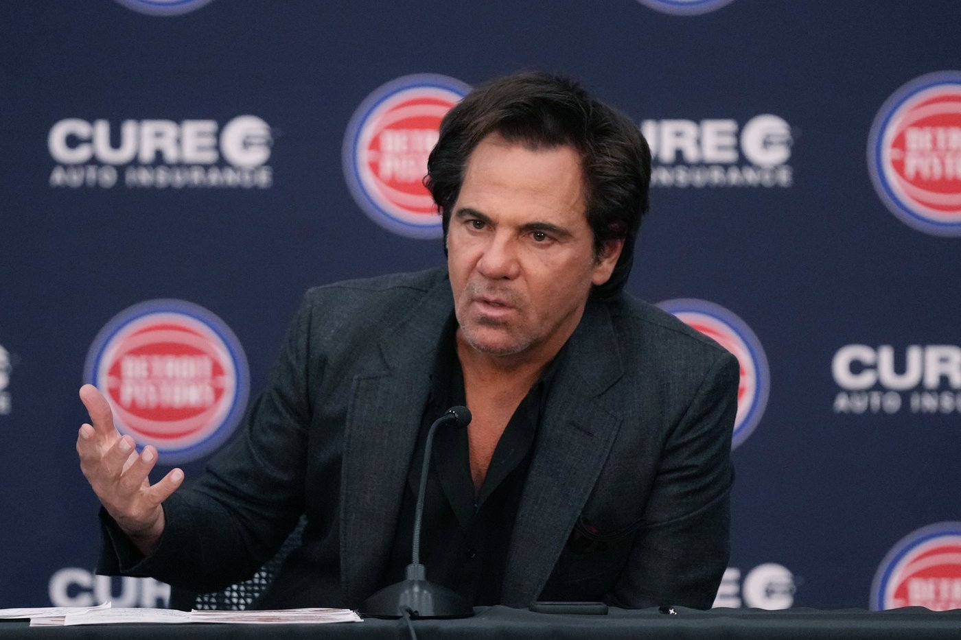 Pistons owner Tom Gores will buy a 27% stake in the Los Angeles Chargers, according to AP sources | iNFOnews.ca Pistons owner Tom Gores will buy a 27% stake in the Los Angeles Chargers, according to AP sources | iNFOnews.ca