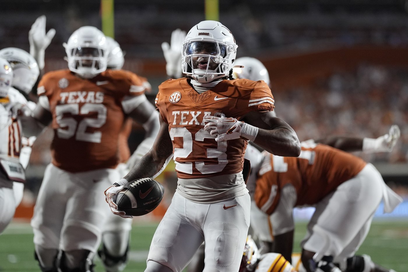 No. 1 Texas keeps rolling behind Manning and Blue and routs ULM 51-3 in last game before SEC play | iNFOnews.ca No. 1 Texas keeps rolling behind Manning and Blue and routs ULM 51-3 in last game before SEC play | iNFOnews.ca