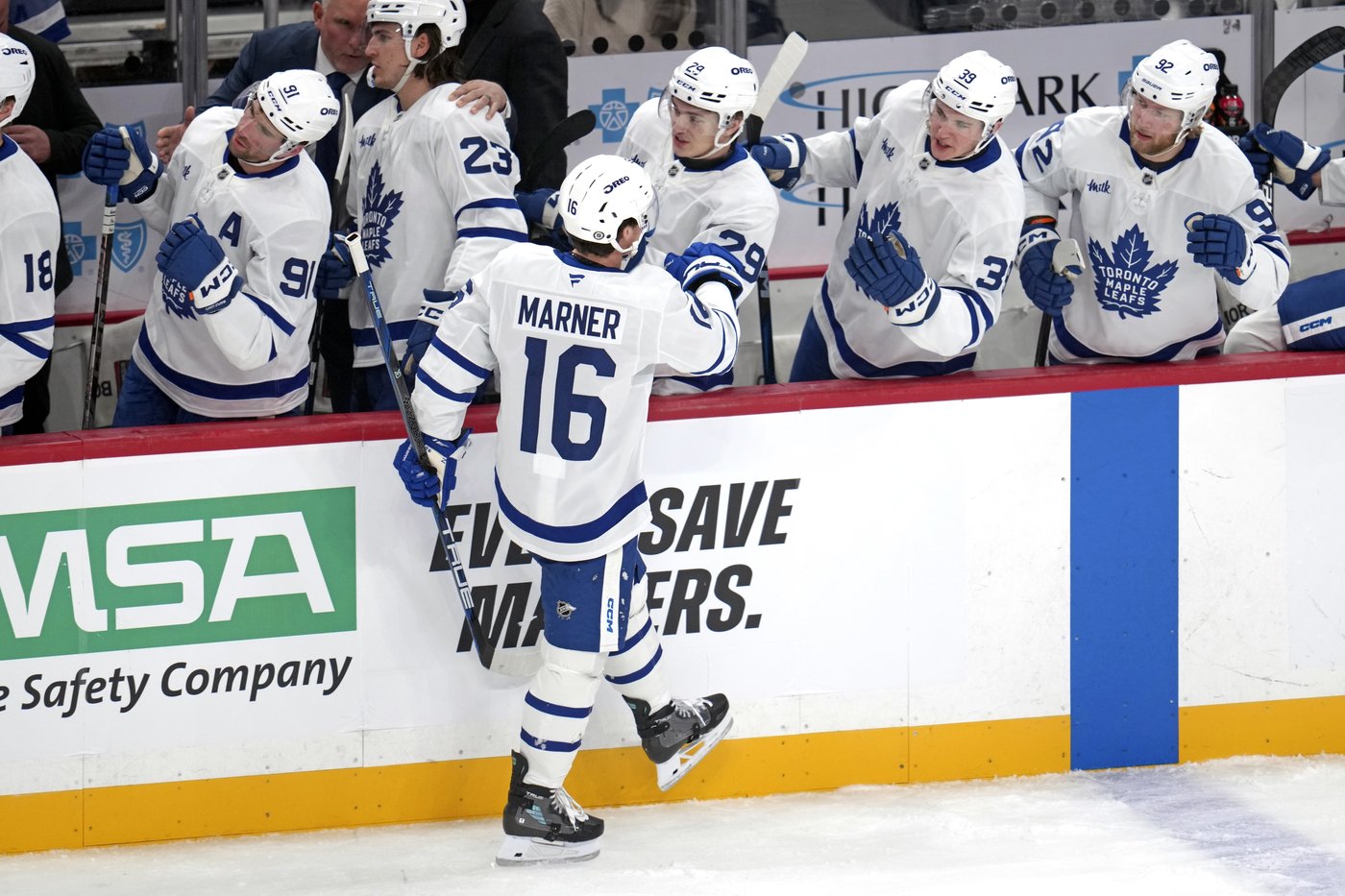 Bunting scores decisive power-play goal to power Penguins past Maple Leafs 5-2 | iNFOnews.ca Bunting scores decisive power-play goal to power Penguins past Maple Leafs 5-2 | iNFOnews.ca