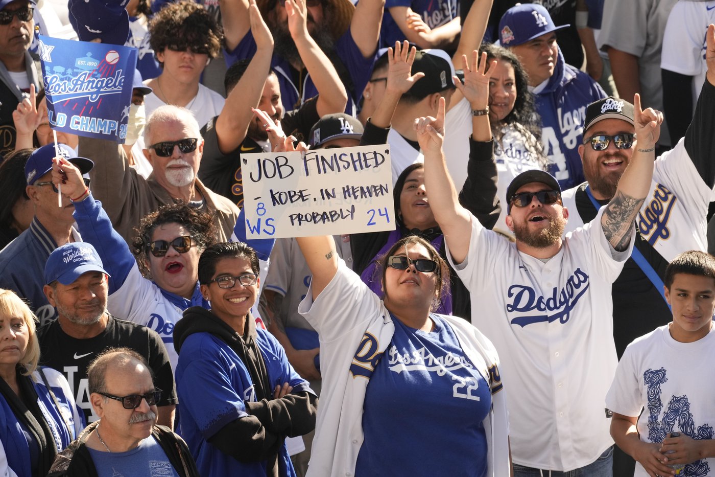 Shohei Ohtani brings his dog and addresses crowd in English as Dodgers celebrate World Series title | iNFOnews.ca
