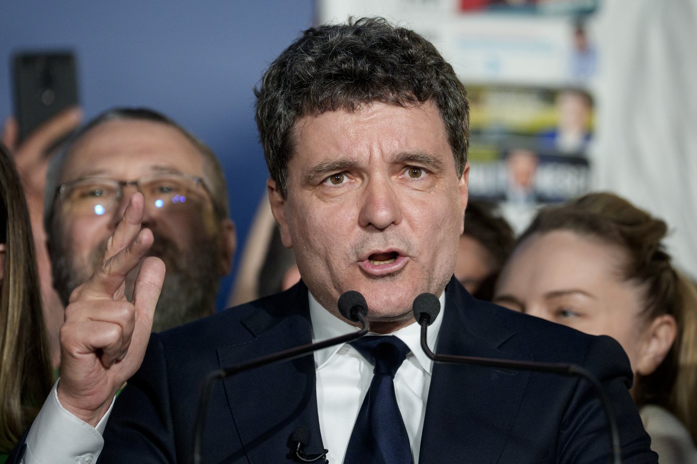 Romania's new pro-European president puts it back on a Western course, but fault lines remain | iNFOnews.ca Romania's new pro-European president puts it back on a Western course, but fault lines remain | iNFOnews.ca