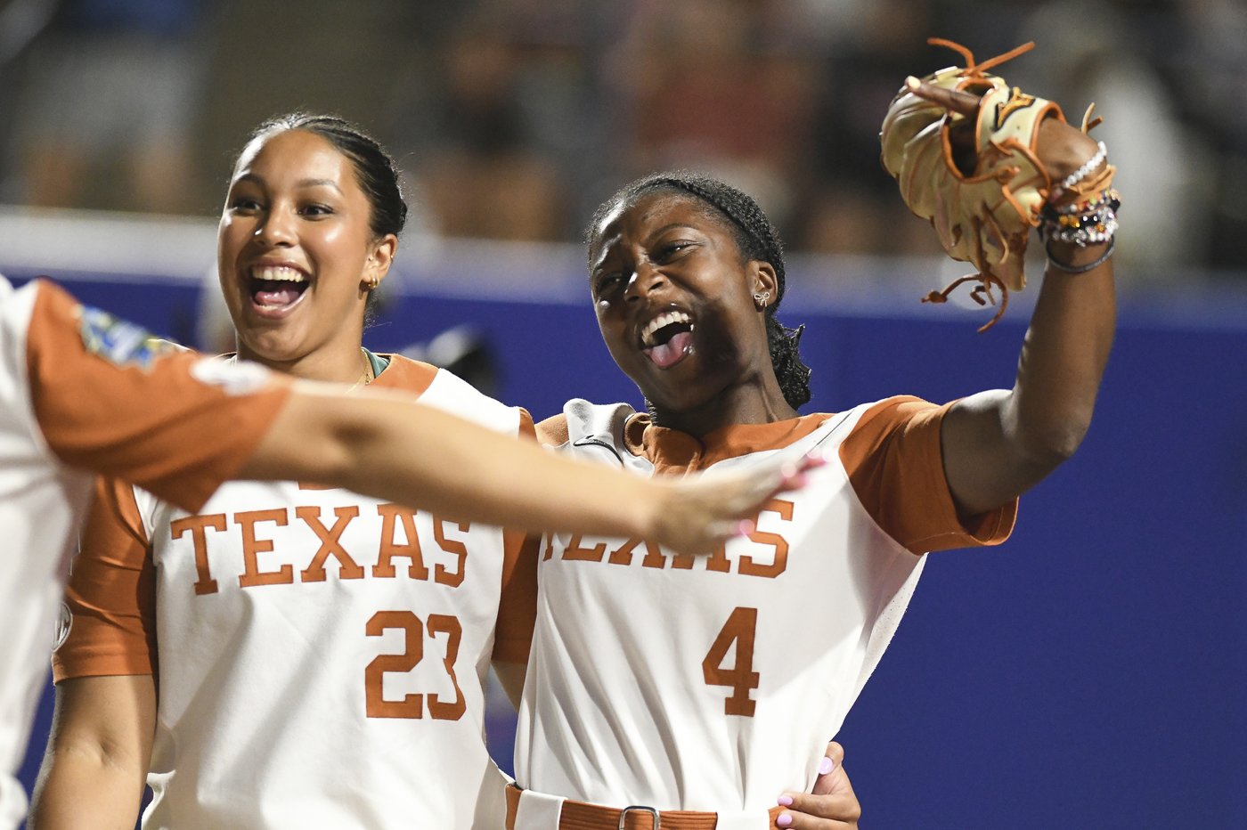 Atwood's hit on intentional walk attempt gives Texas a 2-1 win over Texas Tech in WCWS finals opener | iNFOnews.ca Atwood's hit on intentional walk attempt gives Texas a 2-1 win over Texas Tech in WCWS finals opener | iNFOnews.ca