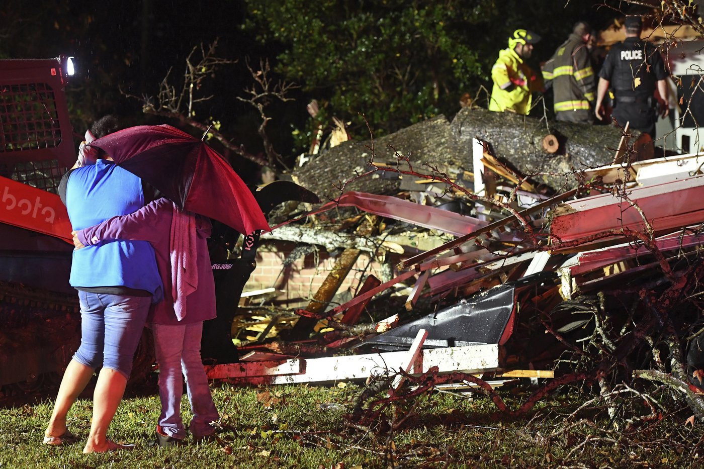 Southerners are cleaning up from tornadoes that swept the region | iNFOnews.ca Southerners are cleaning up from tornadoes that swept the region | iNFOnews.ca
