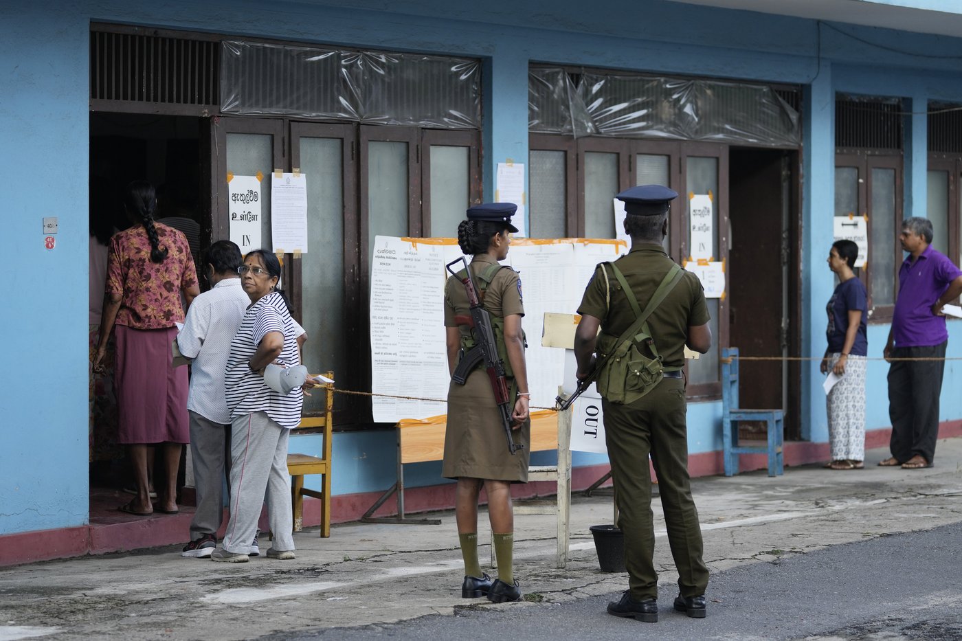 Voting ends in Sri Lanka's parliamentary election that's key for its new Marxist-leaning president | iNFOnews.ca