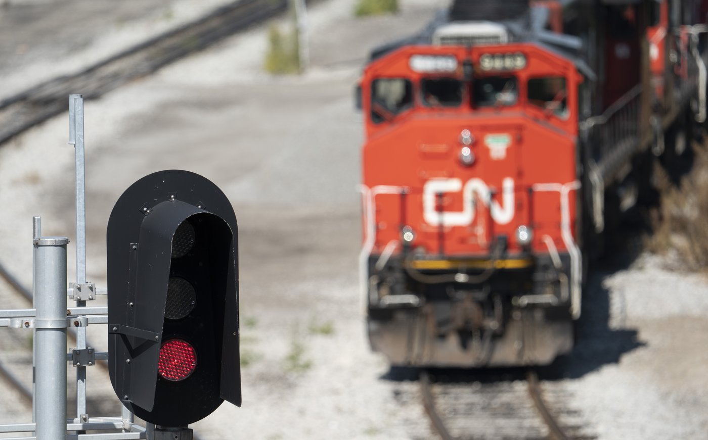 CN Rail cleans up after derailment plunges cars carrying grain into Fraser River | iNFOnews.ca CN Rail cleans up after derailment plunges cars carrying grain into Fraser River | iNFOnews.ca