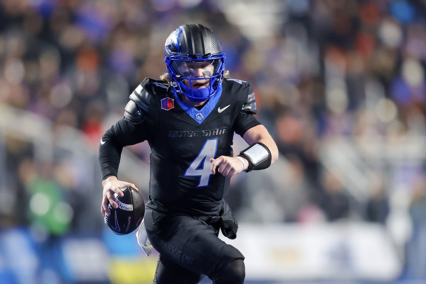 Ashton Jeanty runs for 209 yards and 3 TDs, No. 12 Boise State holds off Nevada 28-21 | iNFOnews.ca Ashton Jeanty runs for 209 yards and 3 TDs, No. 12 Boise State holds off Nevada 28-21 | iNFOnews.ca
