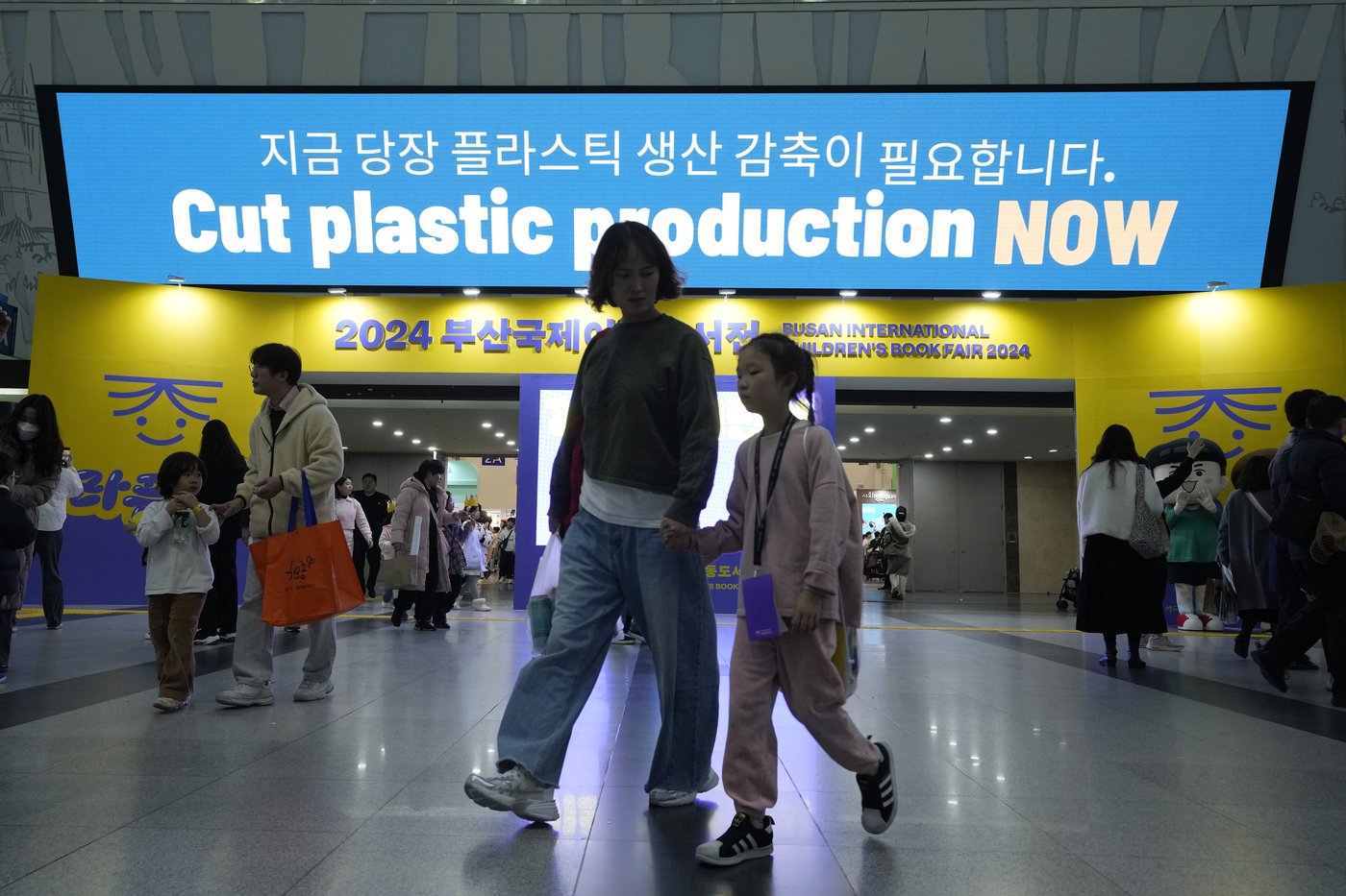 What to know about the plastic pollution crisis as treaty talks conclude in South Korea | iNFOnews.ca