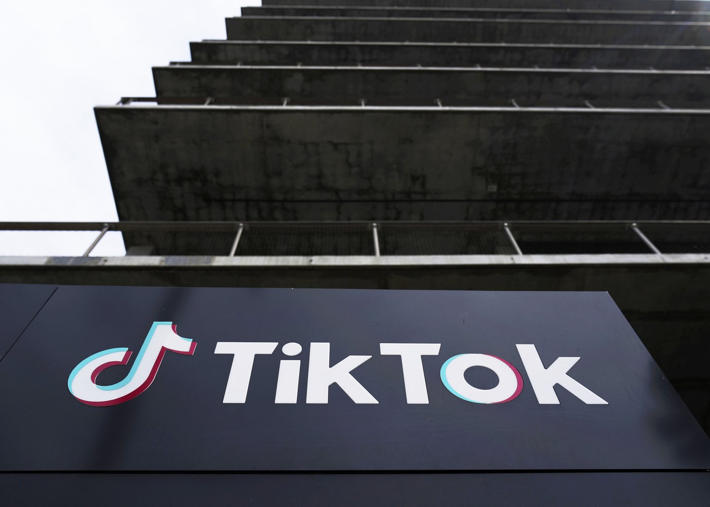 Trump extends TikTok shutdown deadline for fourth time after reaching framework deal with China | iNFOnews.ca