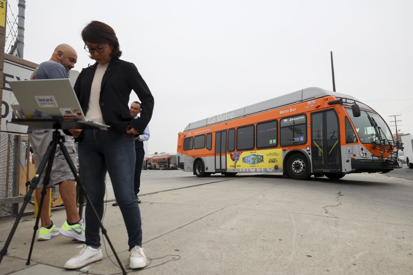 Passenger killed when gunman hijacks Los Angeles bus and leads police on downtown chase | iNFOnews.ca Passenger killed when gunman hijacks Los Angeles bus and leads police on downtown chase | iNFOnews.ca