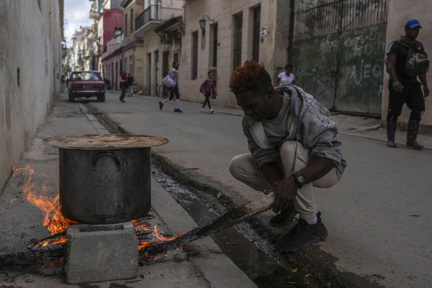 Cuba restores power grid and resumes planned blackouts of 5 hours a day | iNFOnews.ca Cuba restores power grid and resumes planned blackouts of 5 hours a day | iNFOnews.ca