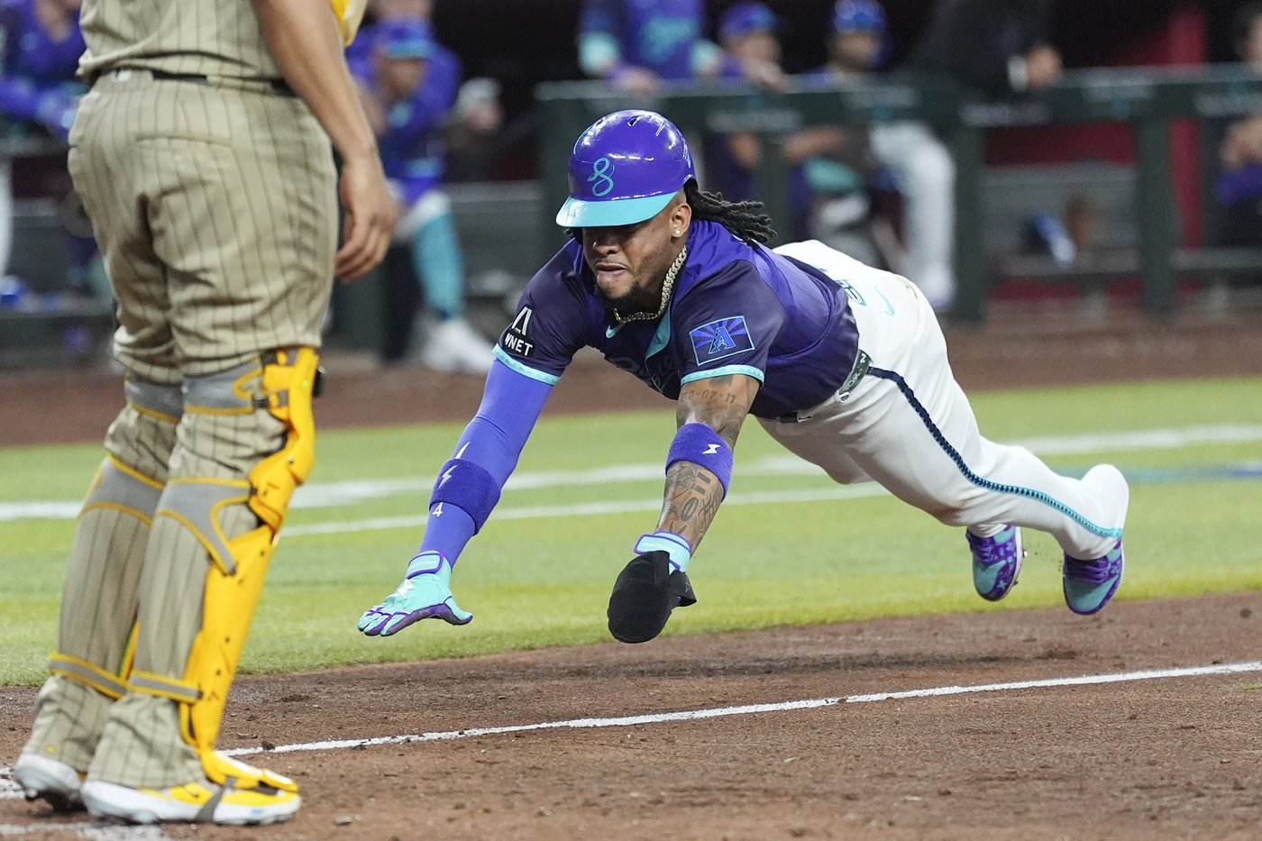 Carroll, Naylor homers send Diamondbacks past Padres 5-1 and over the .500 mark at 35-34 | iNFOnews.ca Carroll, Naylor homers send Diamondbacks past Padres 5-1 and over the .500 mark at 35-34 | iNFOnews.ca