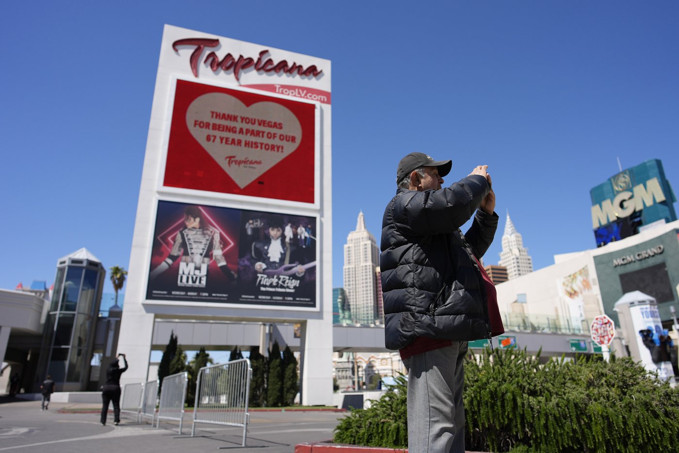 Las Vegas will blow a kiss goodbye - literally - to the Tropicana with a flashy casino implosion | iNFOnews.ca
