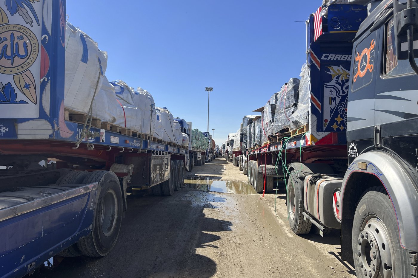 Live updates: After nearly 3 months of Israel's blockade, aid trucks enter Gaza | iNFOnews.ca