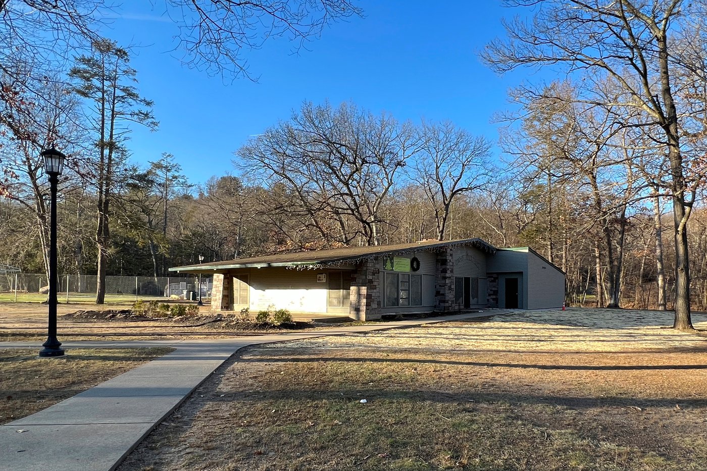 Man gets stuck in chimney while trying to get his dog out of a locked building | iNFOnews.ca Man gets stuck in chimney while trying to get his dog out of a locked building | iNFOnews.ca