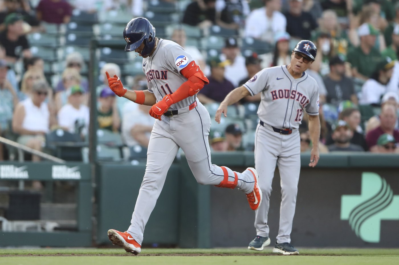 Cam Smith hits 2 of Astros' 5 homers in 13-3 win over Athletics | iNFOnews.ca Cam Smith hits 2 of Astros' 5 homers in 13-3 win over Athletics | iNFOnews.ca