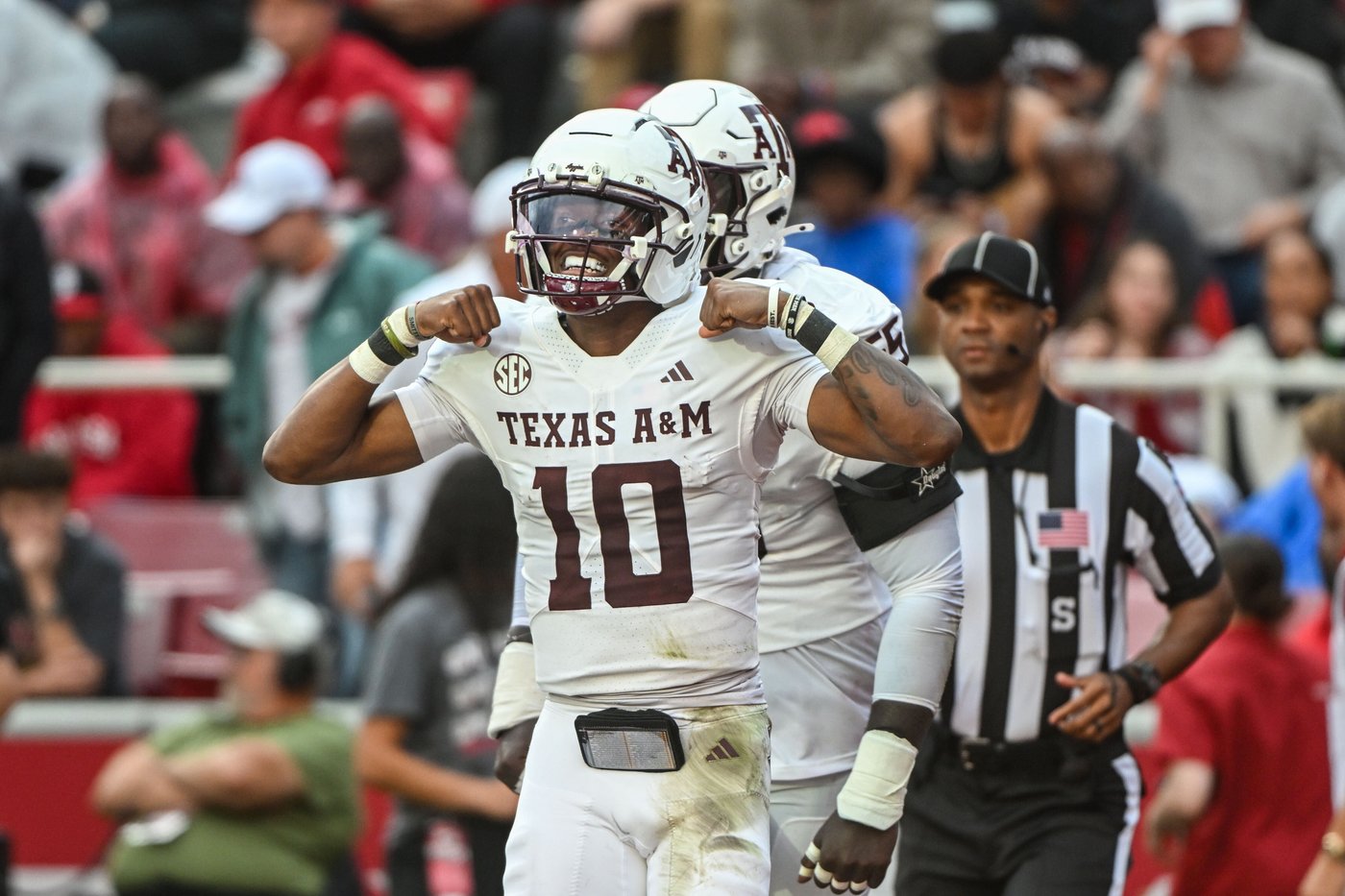 Reed throws for 280 yards and 3 TDs, runs for another score as No. 4 Texas A&M beats Arkansas 45-42 | iNFOnews.ca Reed throws for 280 yards and 3 TDs, runs for another score as No. 4 Texas A&M beats Arkansas 45-42 | iNFOnews.ca