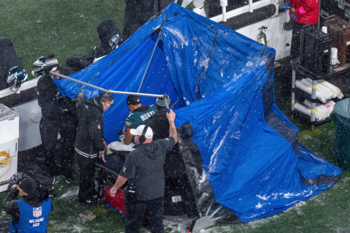 A peek inside the blue medical tent that has become a fixture on NFL sidelines | iNFOnews.ca A peek inside the blue medical tent that has become a fixture on NFL sidelines | iNFOnews.ca