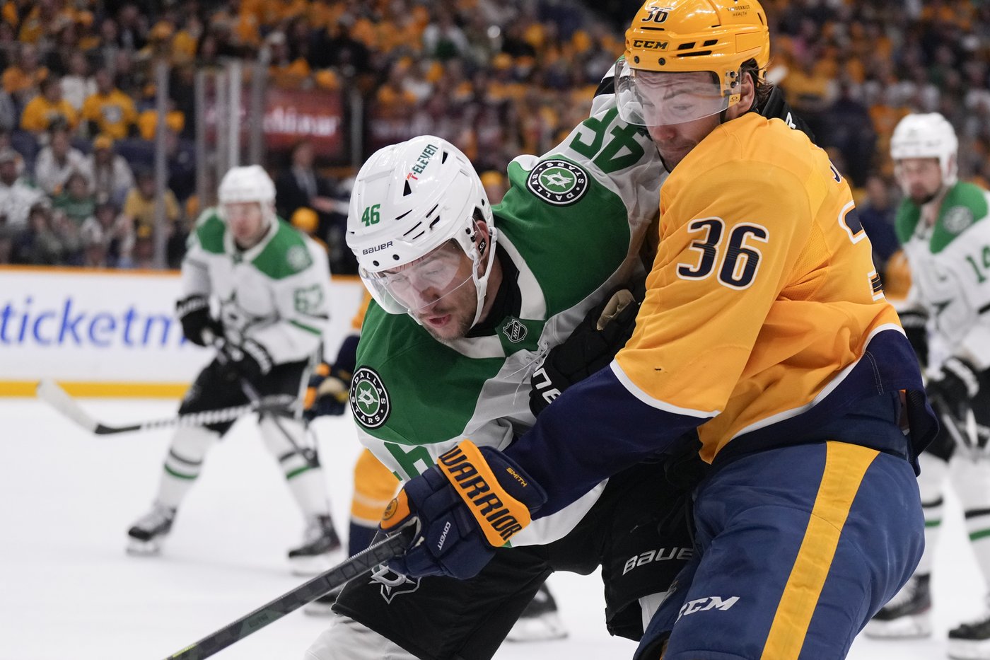Dallas Stars score 4 goals in 5 shots to take down Predators 4-3 in both teams' season opener | iNFOnews.ca