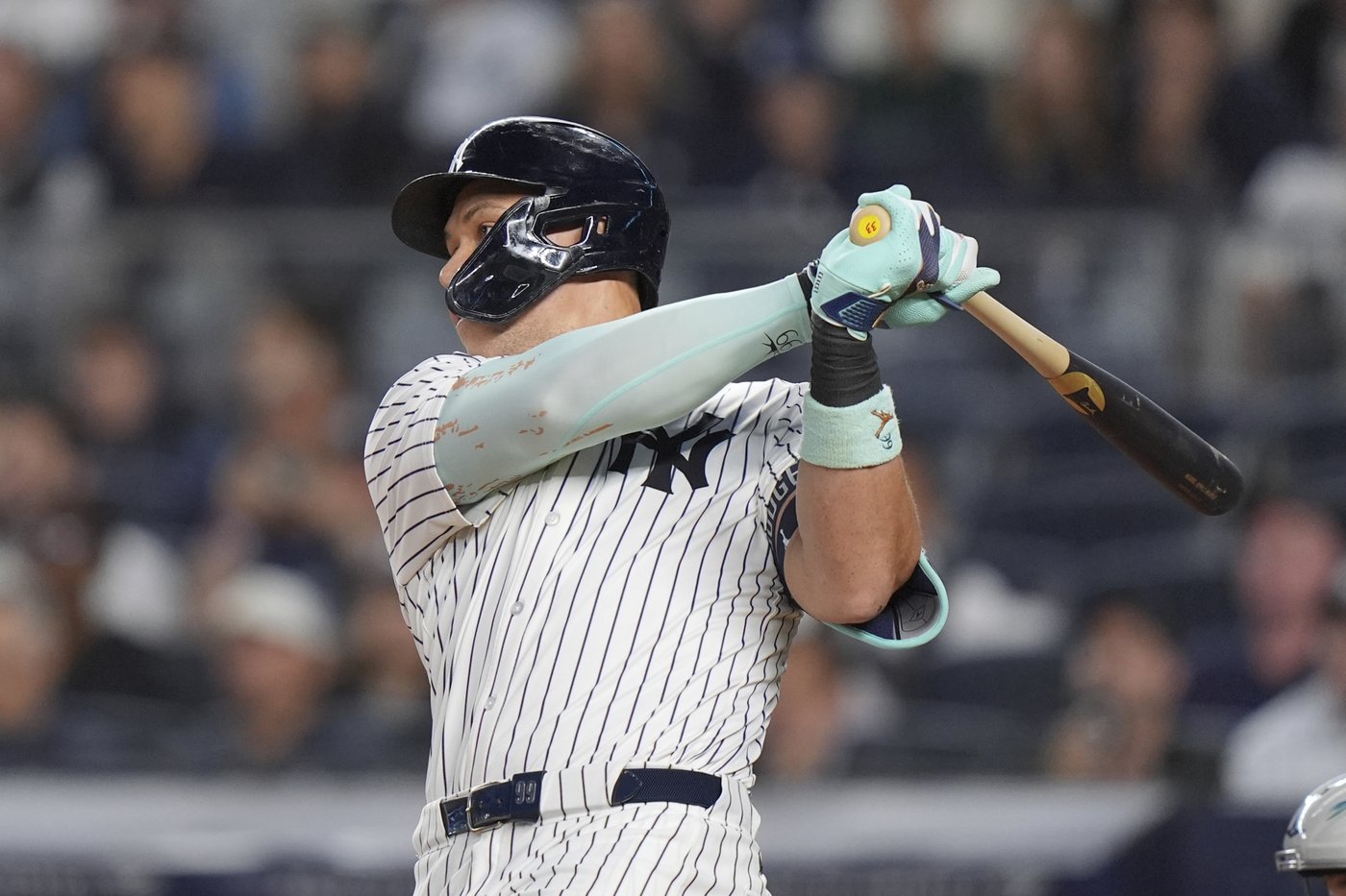 Aaron Judge hits 359th career homer, passing Hall of Famer Yogi Berra for 5th in Yankees history | iNFOnews.ca