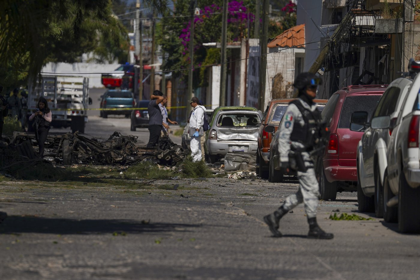 A car bomb explodes outside a police station in western Mexico, wounding 3 officers | iNFOnews.ca