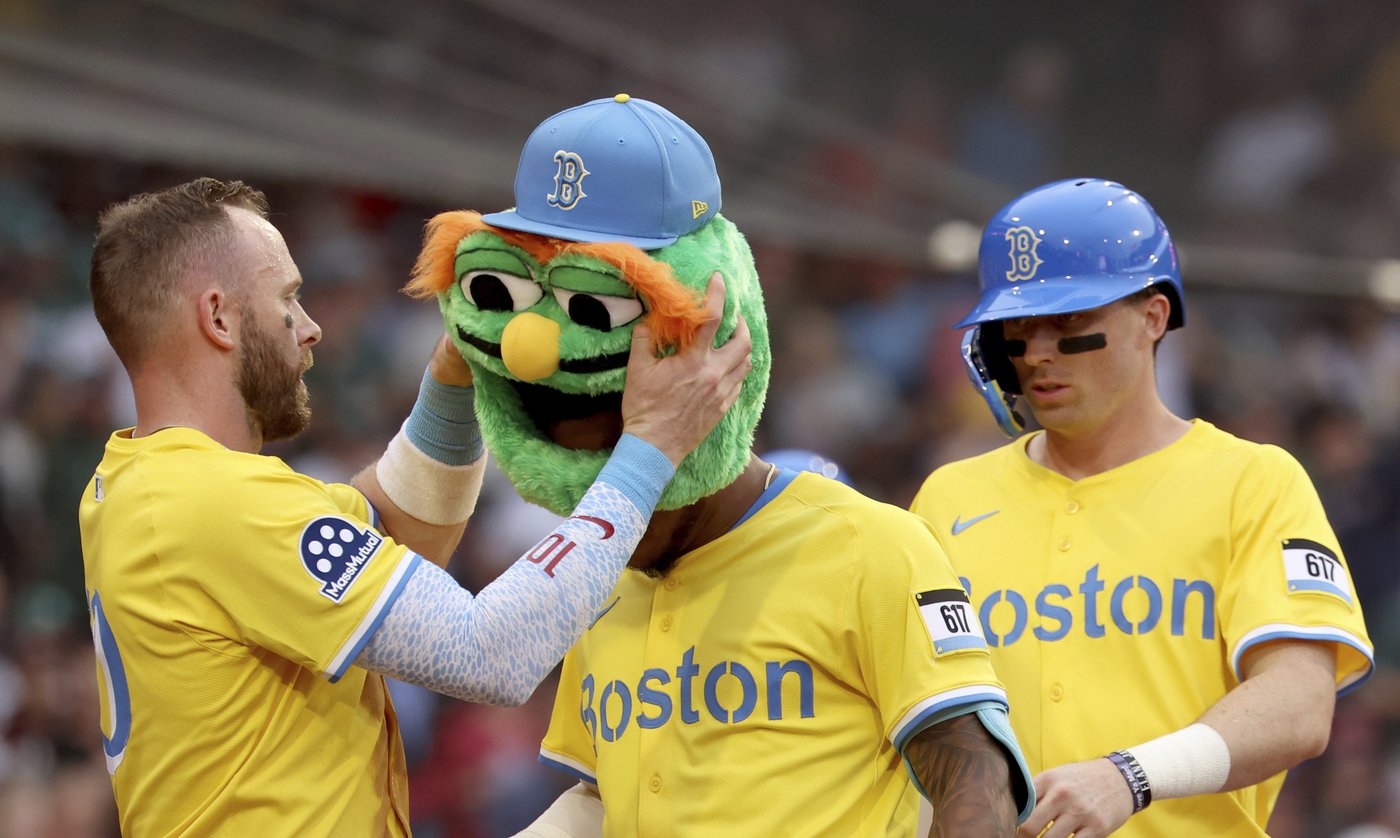 Abreu hits 3-run homer to ignite Red Sox 15-1 blowout over Blue Jays | iNFOnews.ca