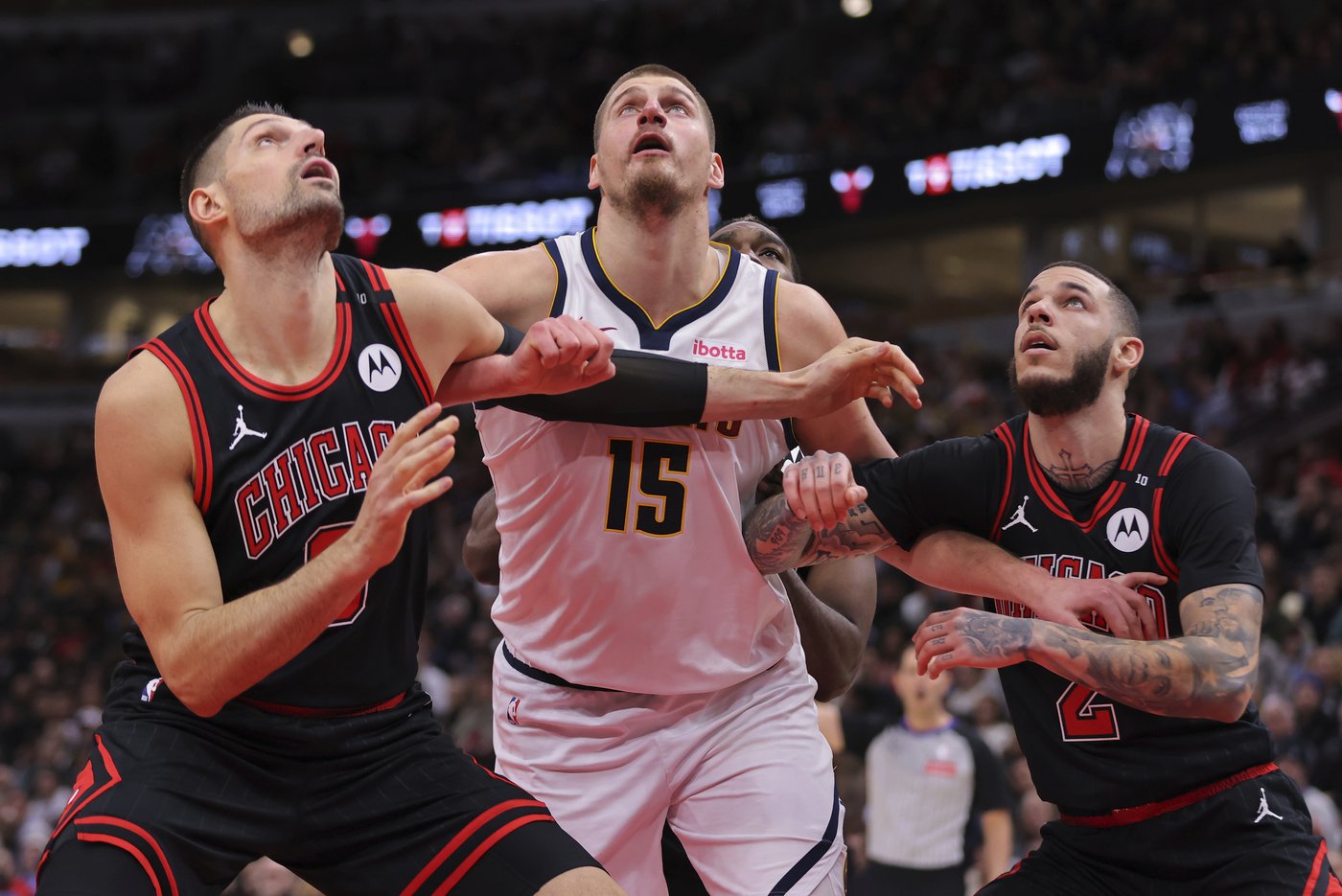 Lonzo Ball agrees to a 2-year extension with the Chicago Bulls | iNFOnews.ca