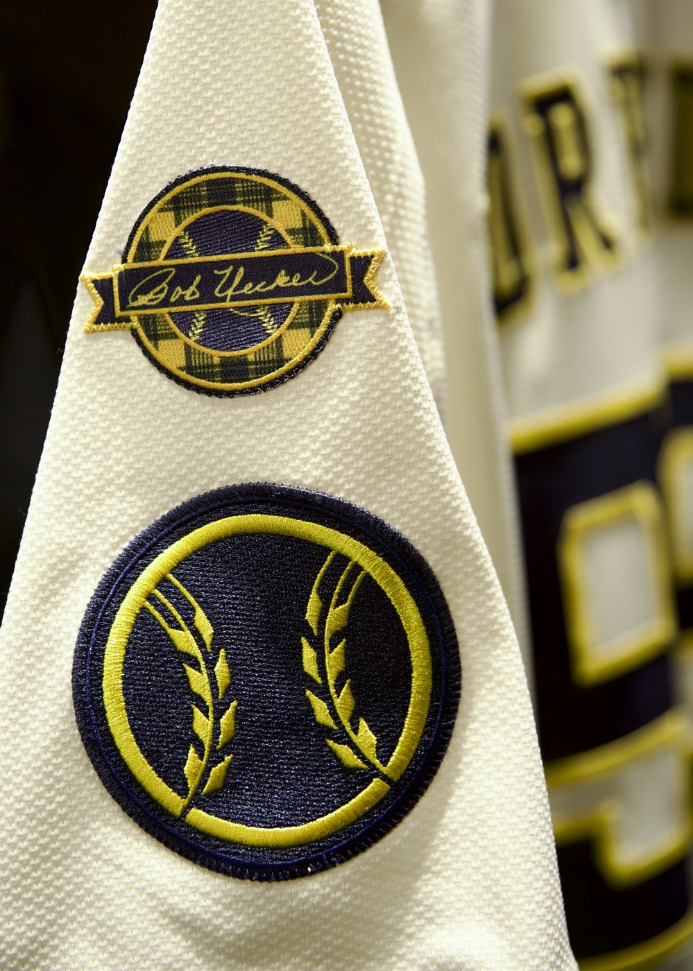 Brewers unveil patch they will wear on their uniforms to honor Bob Uecker | iNFOnews.ca