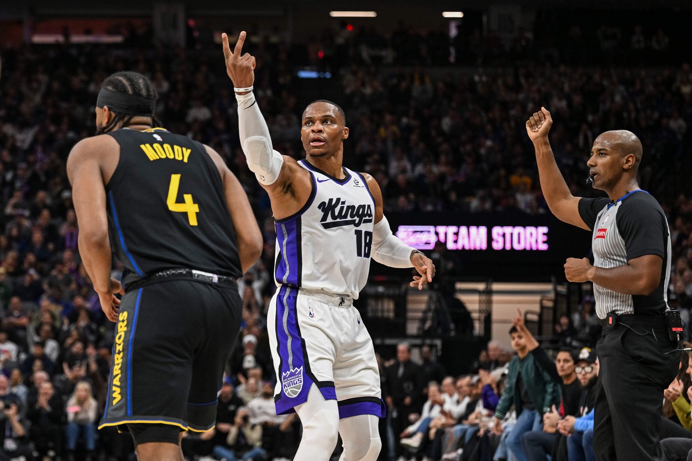 Westbrook's triple-double and Schroder's clutch run lift Kings over Warriors 121-116 | iNFOnews.ca