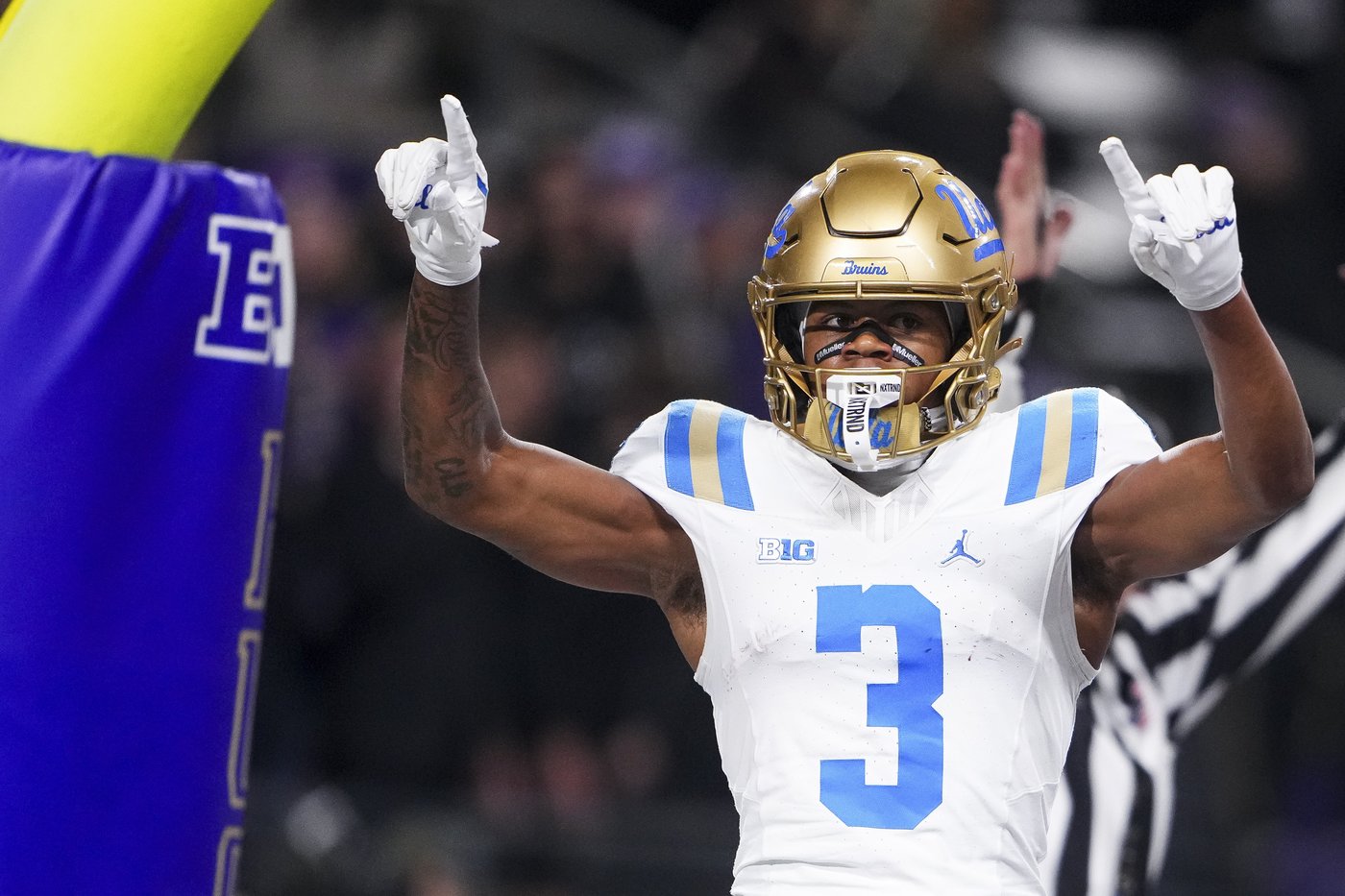 Desmond Williams Jr., Jonah Coleman lead Washington past UCLA 31-19 for bowl eligibility | iNFOnews.ca