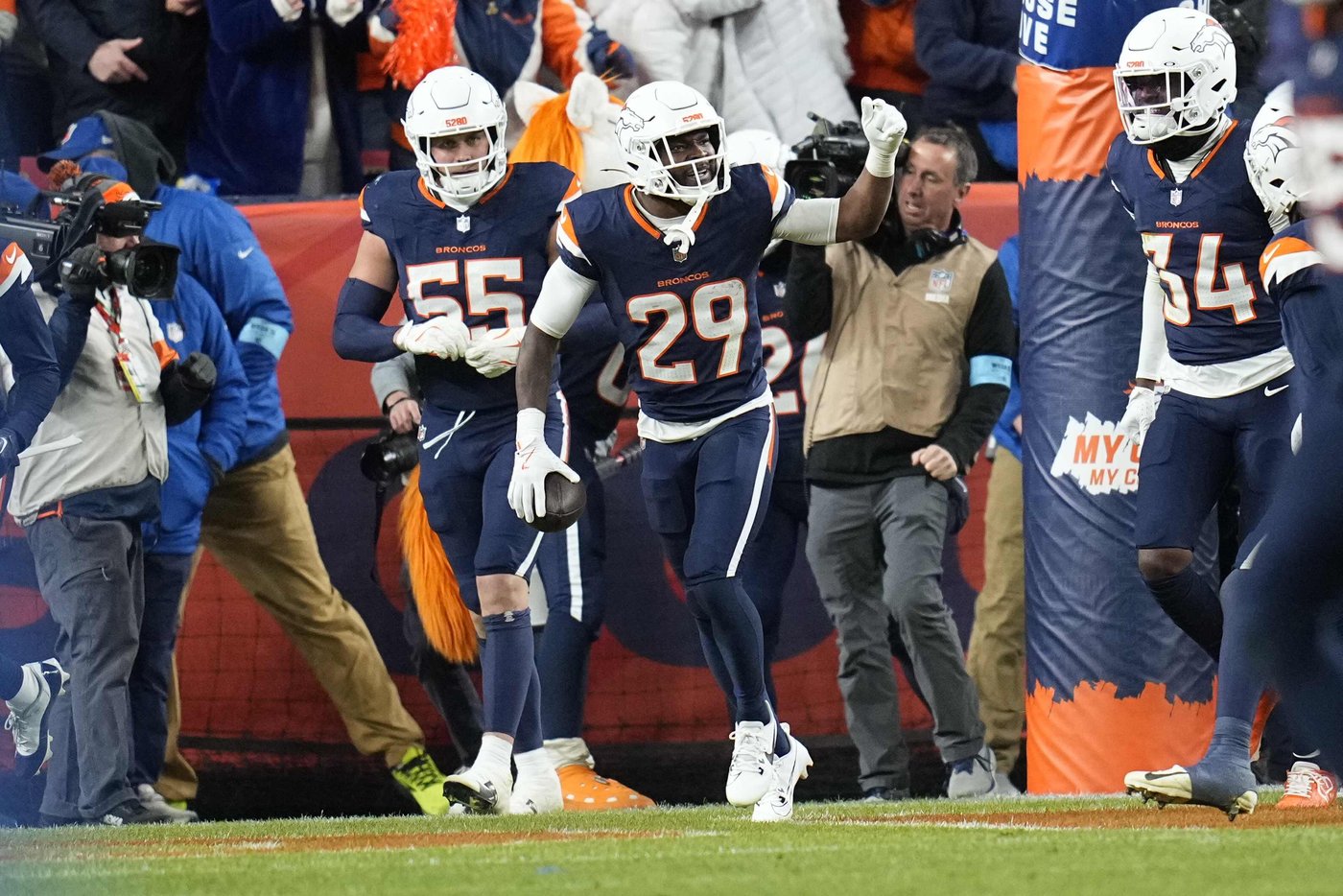 McMillian's pick-6 helps Broncos spoil career nights by Winston, Jeudy and beat Browns 41-32 | iNFOnews.ca