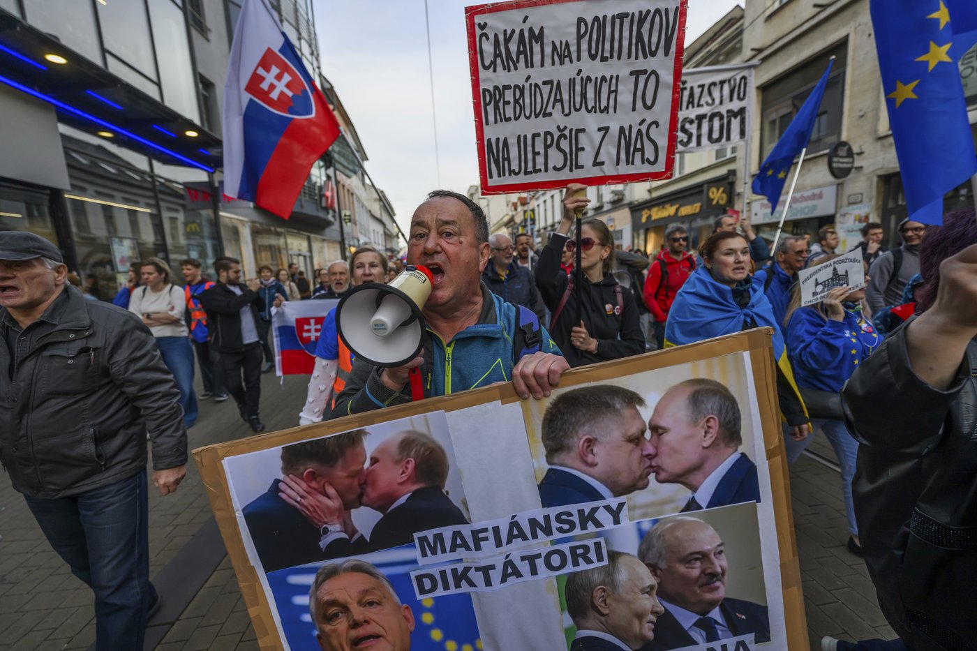 Slovaks rally to condemn legislation they say would harm nongovernmental groups | iNFOnews.ca
