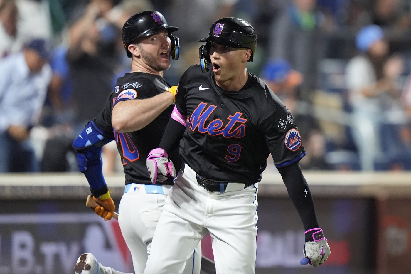 Mets score 10 runs in 3 straight games for 1st time, delay Phillies' playoff clinch with 10-6 win | iNFOnews.ca Mets score 10 runs in 3 straight games for 1st time, delay Phillies' playoff clinch with 10-6 win | iNFOnews.ca