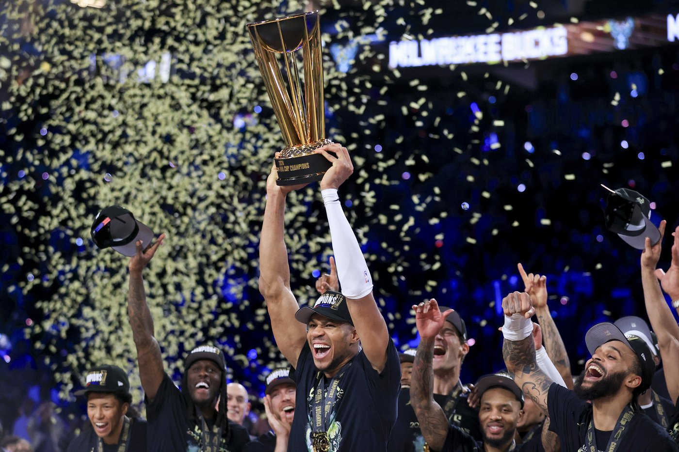 Giannis, Bucks use 3-point barrage to beat Thunder 97-81 for NBA Cup title | iNFOnews.ca