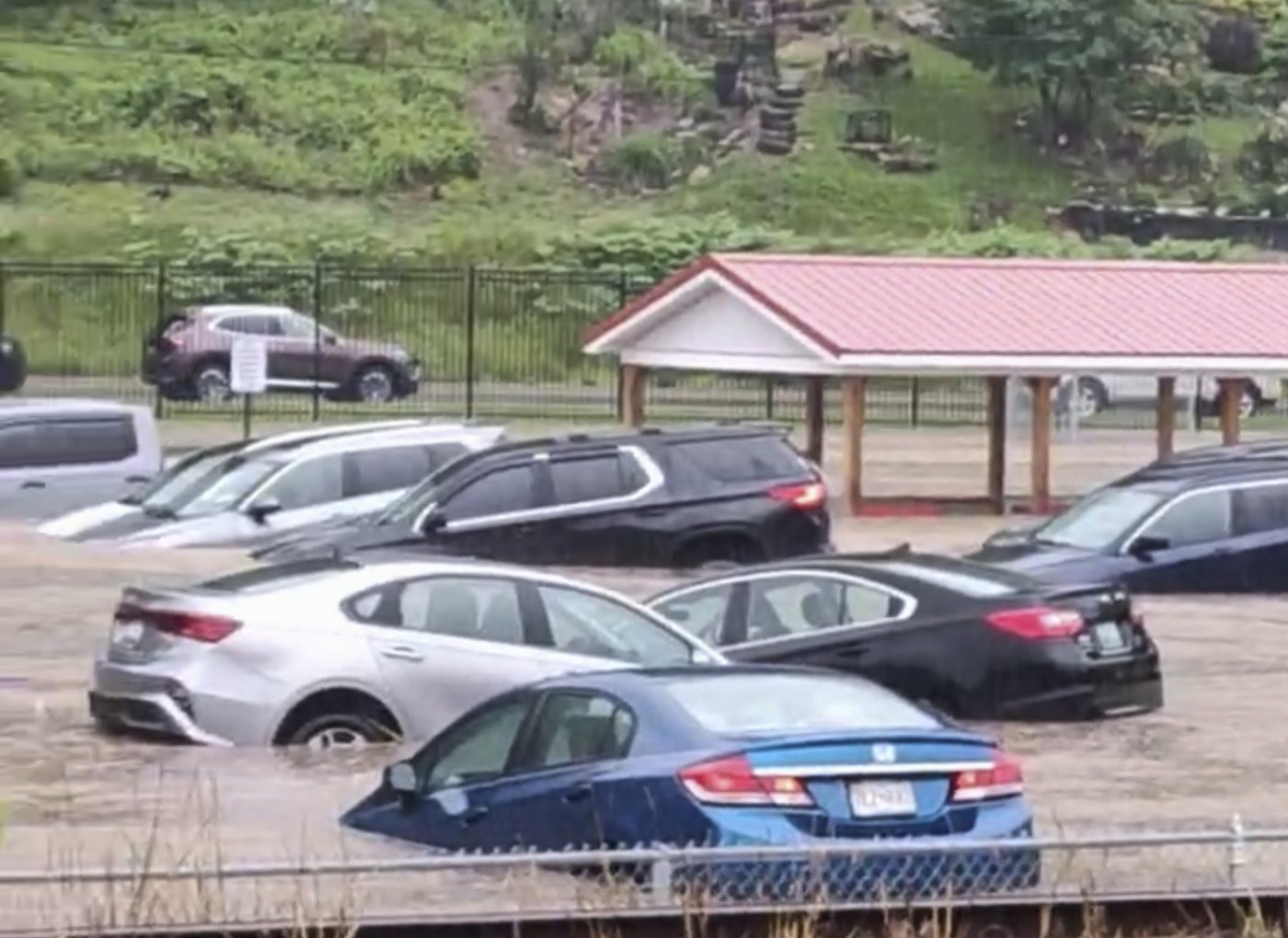 Flash flooding forces evacuation of elementary school in western Maryland | iNFOnews.ca