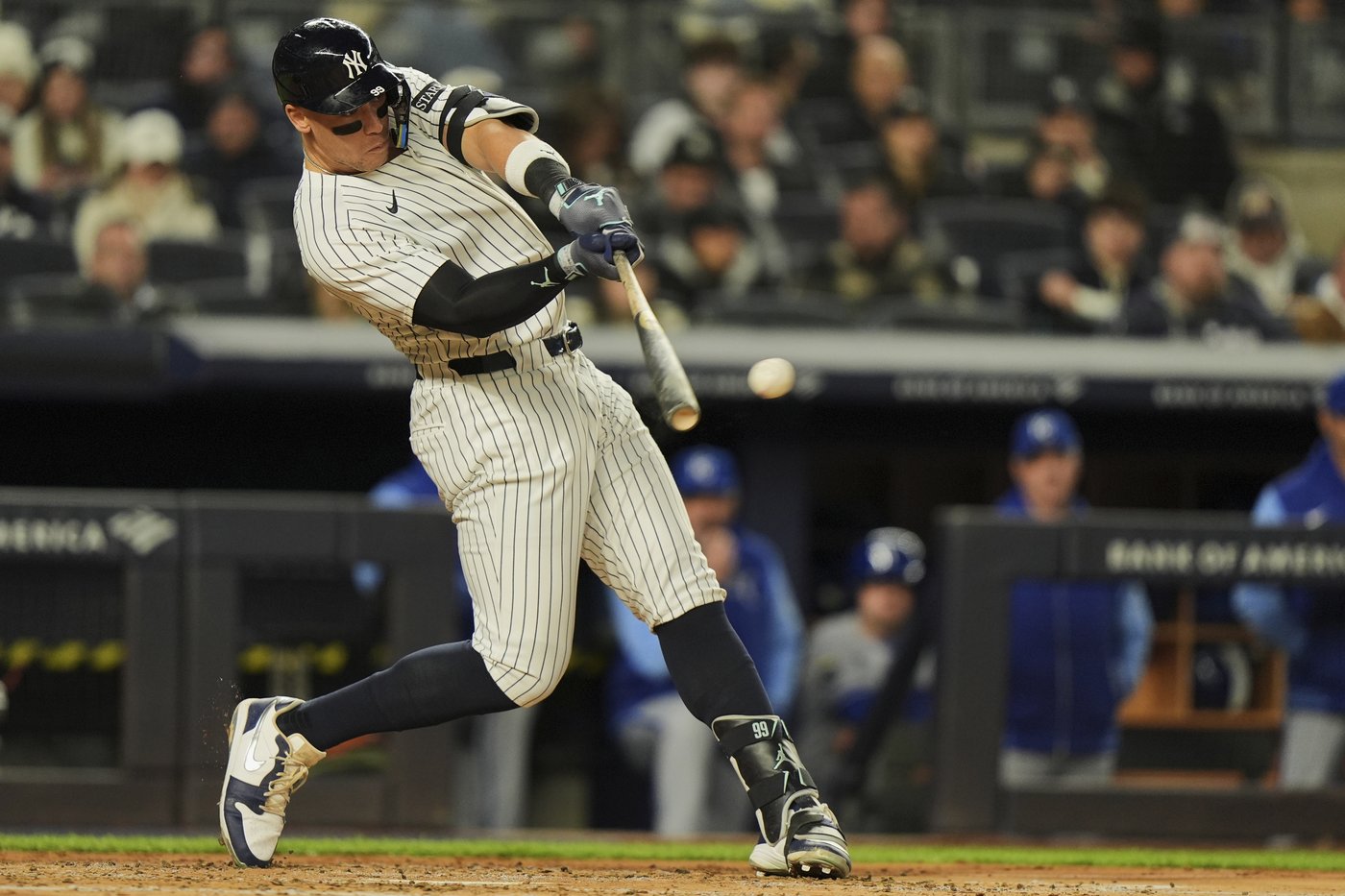 MLB offense rises with temperature, batting average of .242 up from .240 through April last year | iNFOnews.ca