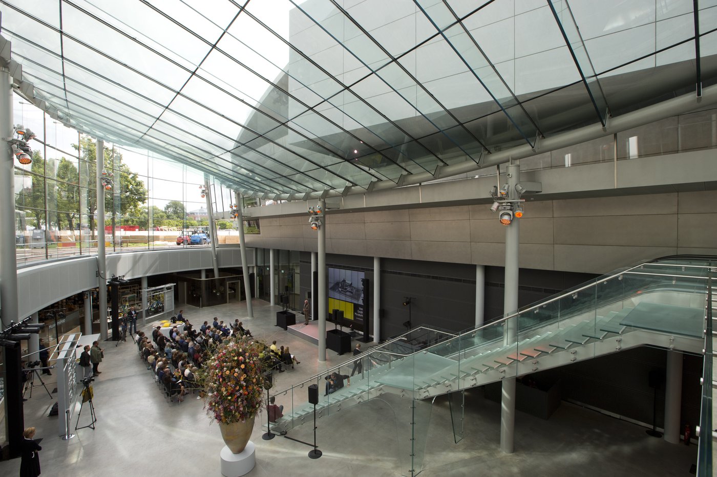 Director warns that the Van Gogh Museum may close if the Dutch government doesn't help fund repairs | iNFOnews.ca