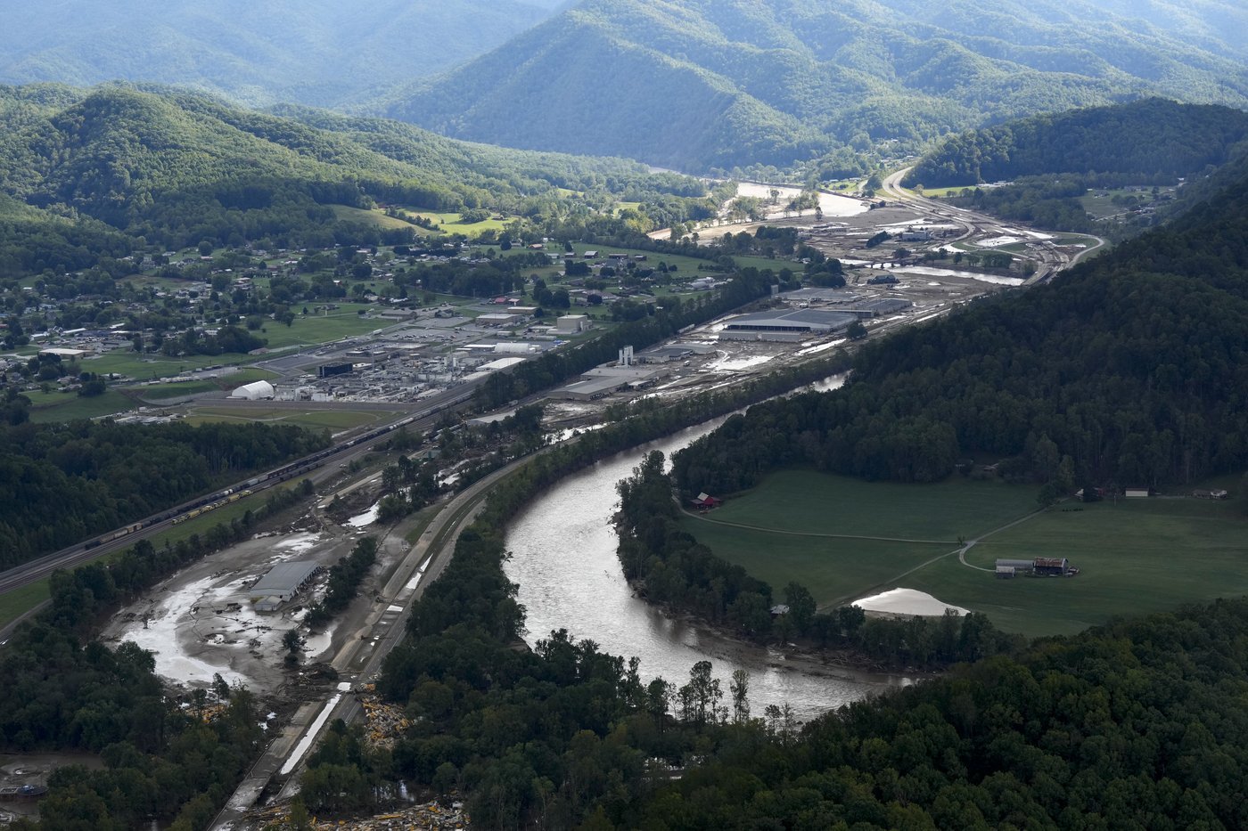 11 workers at a Tennessee factory were swept away in Hurricane Helene flooding. Only 5 were rescued | iNFOnews.ca