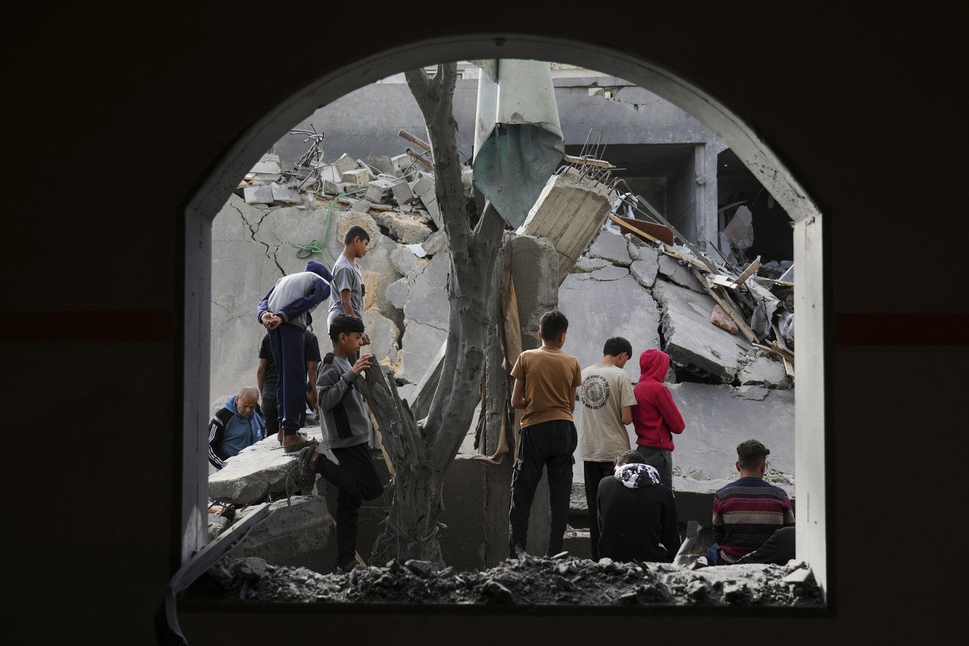 An Israeli strike hit near a charity kitchen in Gaza as Palestinians gathered for food | iNFOnews.ca