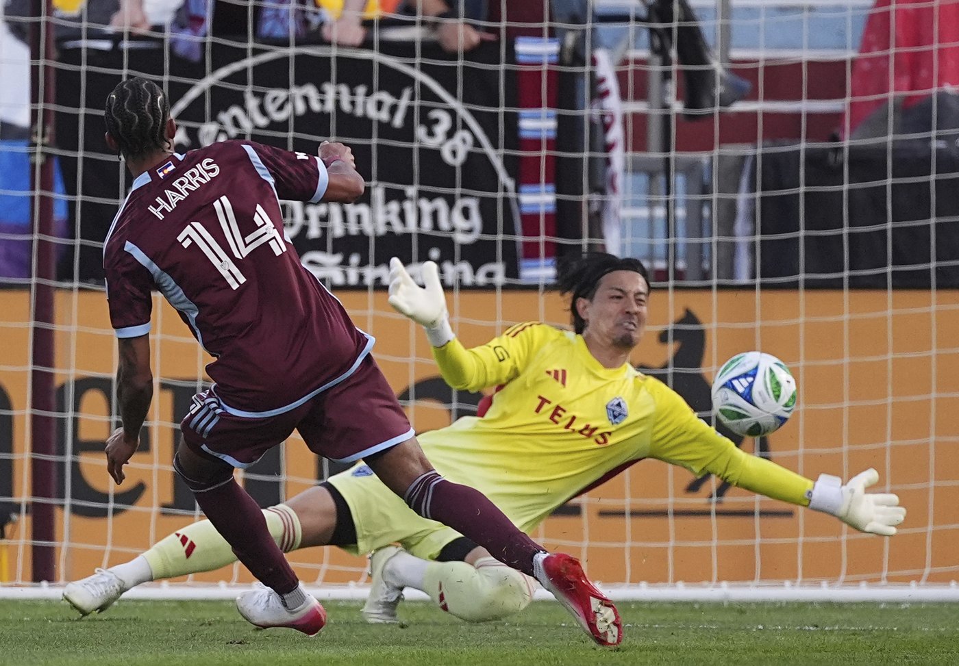 Calvin Harris has goal and assist in Colorado's 3-0 win over Vancouver | iNFOnews.ca