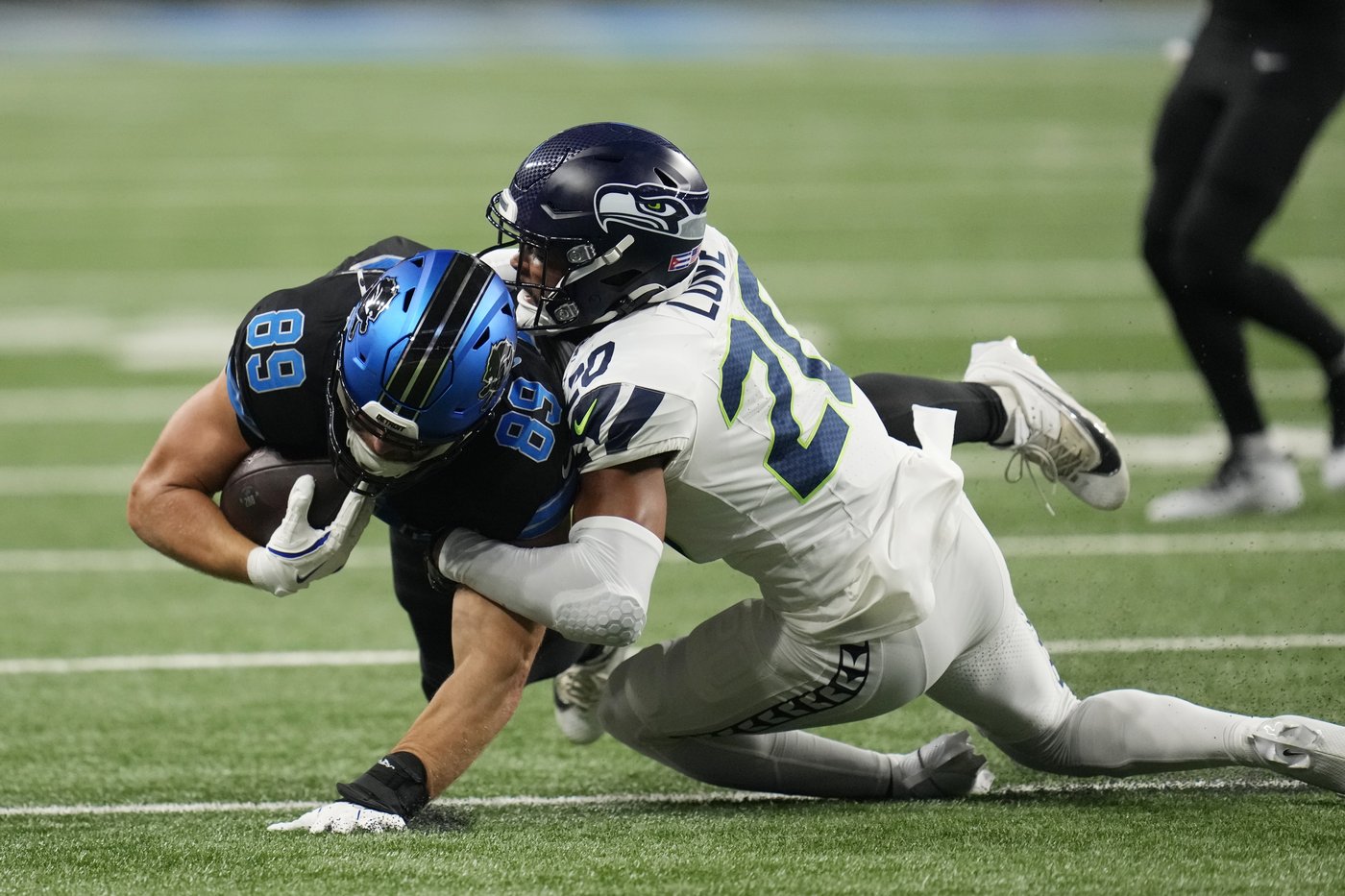 Seahawks defense collapses in record-setting fashion in 42-29 loss | iNFOnews.ca