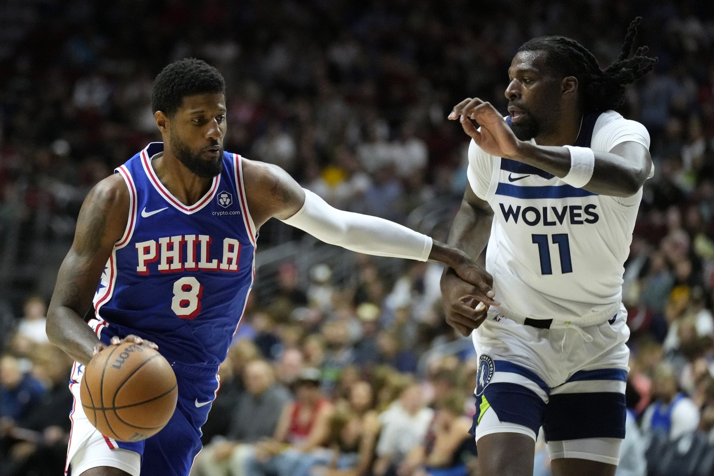 76ers' free agent pickup Paul George leaves preseason win with hyperextended left knee | iNFOnews.ca 76ers' free agent pickup Paul George leaves preseason win with hyperextended left knee | iNFOnews.ca