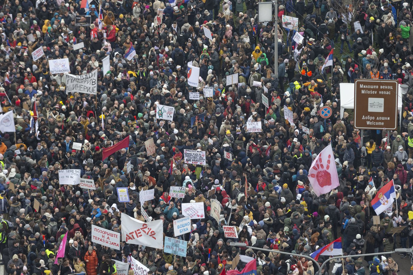 Serbia's protesting students and supporters of the president hold parallel rallies as tensions spike | iNFOnews.ca Serbia's protesting students and supporters of the president hold parallel rallies as tensions spike | iNFOnews.ca