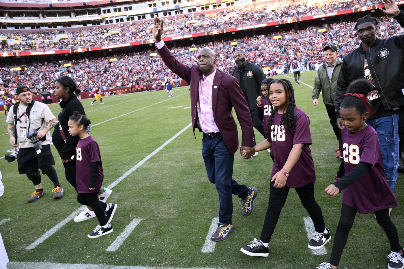 Darrell Green gets his No. 28 retired by Washington more than two decades since his final season | iNFOnews.ca